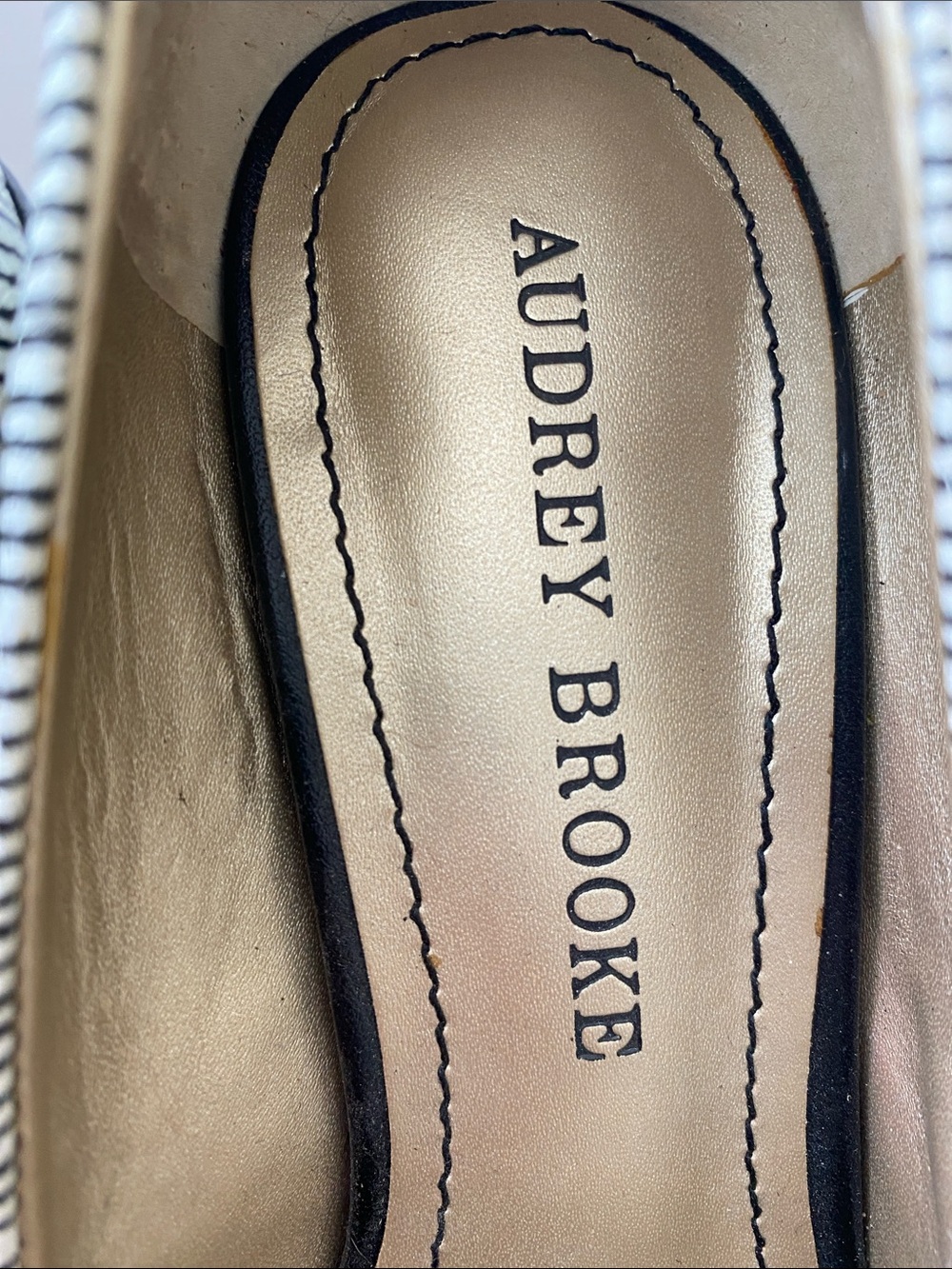 Audrey Brooke Black and White Striped Pointed-Toe Heels - Picture 2 of 4